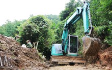 Dầu thải đổ vào nguồn nước cực kì độc hại, xử lí mất nhiều năm