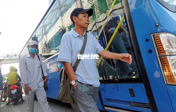 Vạch trần thủ đoạn dàn trận móc túi khách đi xe buýt trước KDL Suối Tiên - Ảnh 6. Vạch trần thủ đoạn dàn trận móc túi khách đi xe buýt trước KDL Suối Tiên - Ảnh 6.
