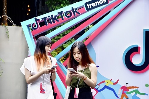 TikTok kiếm tiền khác Youtube ra sao? - Ảnh 1.