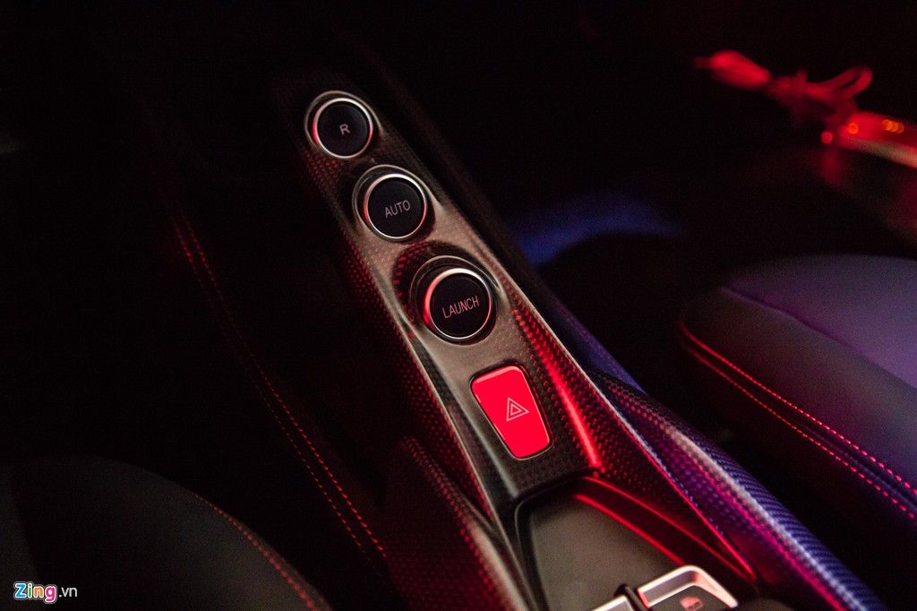 Siêu xe Ferrari F8 Tributo đầu tiên xuất hiện tại Việt Nam - Ảnh 11. Siêu xe Ferrari F8 Tributo đầu tiên xuất hiện tại Việt Nam - Ảnh 11.