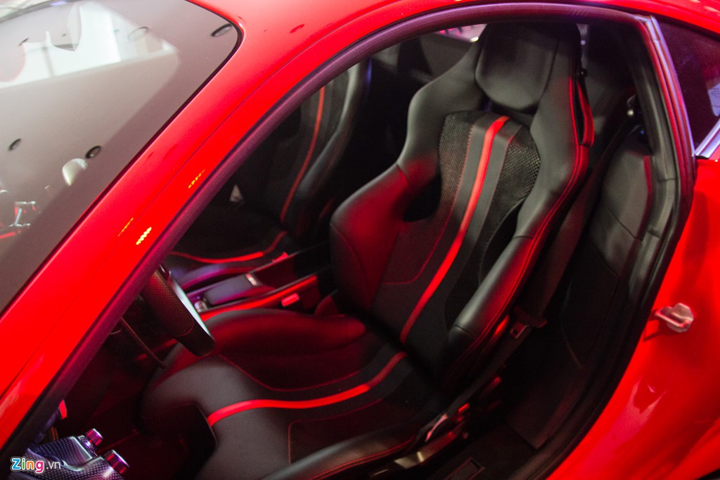 Siêu xe Ferrari F8 Tributo đầu tiên xuất hiện tại Việt Nam - Ảnh 13. Siêu xe Ferrari F8 Tributo đầu tiên xuất hiện tại Việt Nam - Ảnh 13.