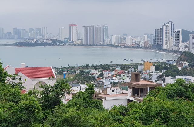 Dự án biệt thự ven biển Nha Trang rầm rộ thi công bất chấp lệnh tạm dừng - Ảnh 2. Dự án biệt thự ven biển Nha Trang rầm rộ thi công bất chấp lệnh tạm dừng - Ảnh 2.