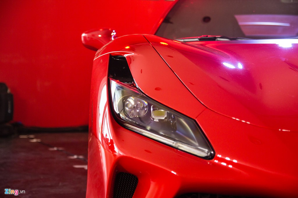 Siêu xe Ferrari F8 Tributo đầu tiên xuất hiện tại Việt Nam - Ảnh 4. Siêu xe Ferrari F8 Tributo đầu tiên xuất hiện tại Việt Nam - Ảnh 4.