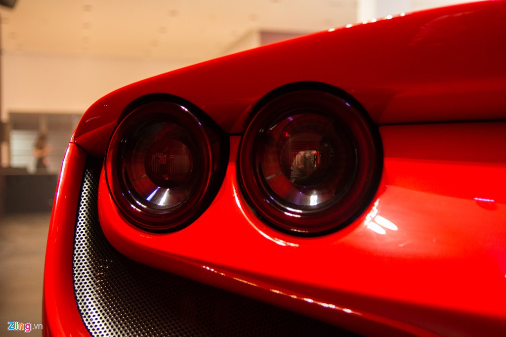 Siêu xe Ferrari F8 Tributo đầu tiên xuất hiện tại Việt Nam - Ảnh 8. Siêu xe Ferrari F8 Tributo đầu tiên xuất hiện tại Việt Nam - Ảnh 8.