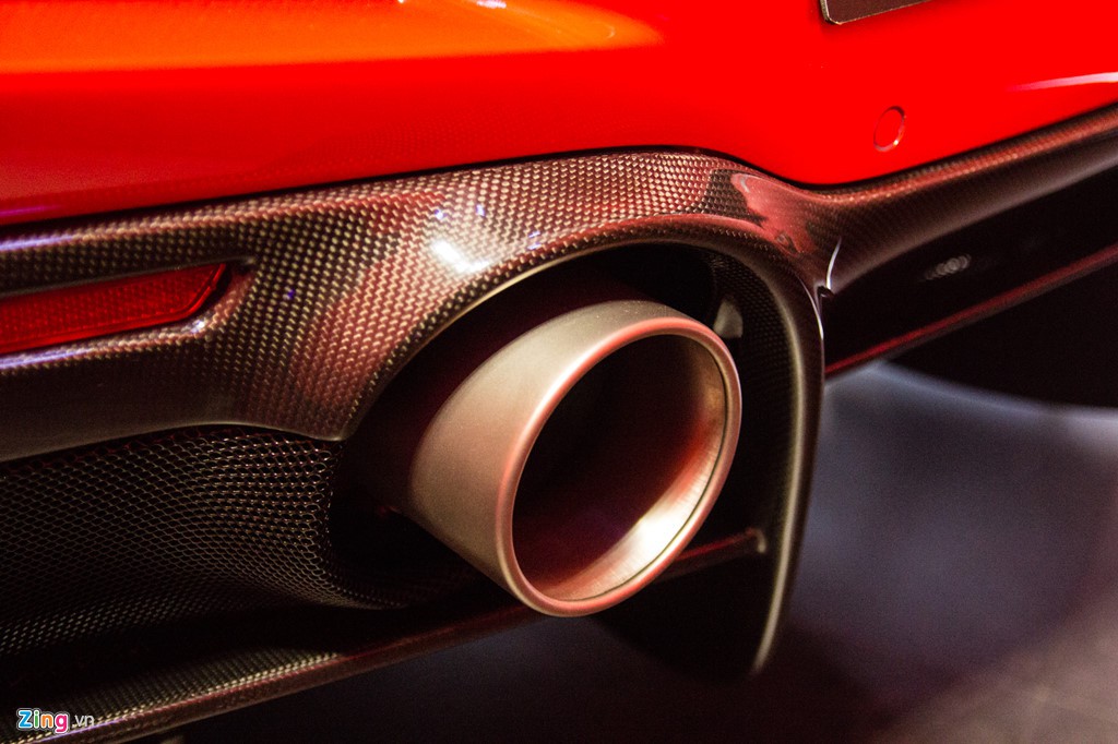 Siêu xe Ferrari F8 Tributo đầu tiên xuất hiện tại Việt Nam - Ảnh 9. Siêu xe Ferrari F8 Tributo đầu tiên xuất hiện tại Việt Nam - Ảnh 9.
