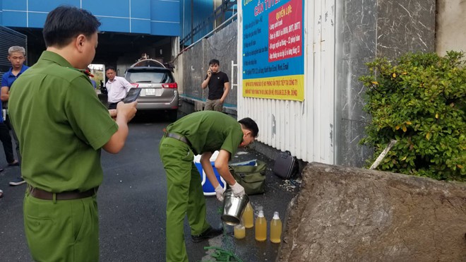 Bắt quả tang công ty giặt ủi xả nước thải ra sông Soài Rạp - Ảnh 1.