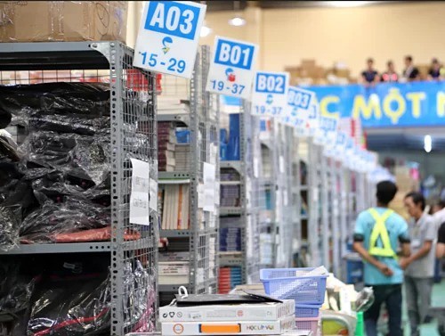 Lazada đua giao hàng nhanh với Tiki - Ảnh 1. Lazada đua giao hàng nhanh với Tiki - Ảnh 1.