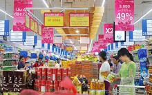Giá cả thị trường hôm nay 19/10: Siêu thị ồ ạt giảm giá, VinMart bán giò heo nhập khẩu 68.500 đồng/kg