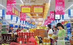 Giá cả thị trường hôm nay 19/10: Siêu thị ồ ạt giảm giá, VinMart bán giò heo nhập khẩu 68.500 đồng/kg
