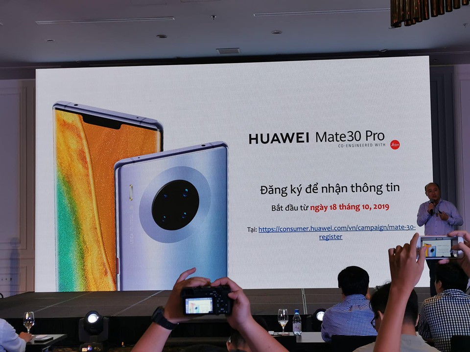 Co-nen-mua-dien-thoai-Huawei-Mate-30-Pro-tai-Viet-Nam-2