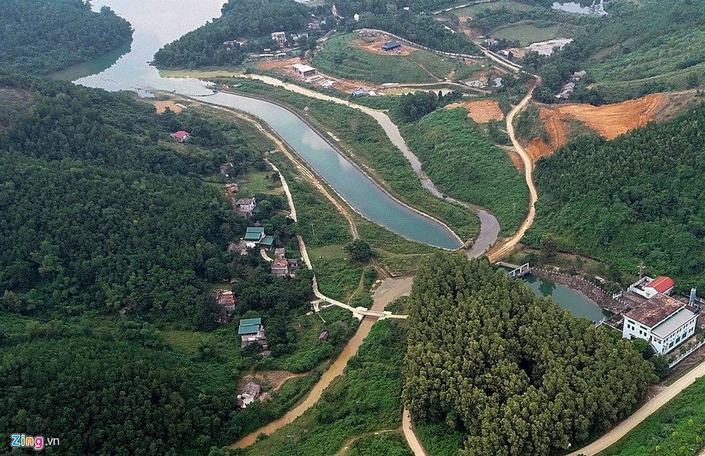 Giăng lưới lọc, thả vi sinh vật ăn dầu tại vùng nước sông Đà nhiễm bẩn - Ảnh 3. Giăng lưới lọc, thả vi sinh vật ăn dầu tại vùng nước sông Đà nhiễm bẩn - Ảnh 3.