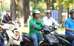Tài xế công nghệ 'ngao ngán' khi khách hàng trễ hẹn