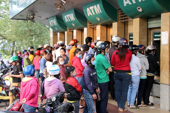 congnhanruttienmattaiatm_kcxtanthuan_090218__anhkhahoa14_wnoe congnhanruttienmattaiatm_kcxtanthuan_090218__anhkhahoa14_wnoe