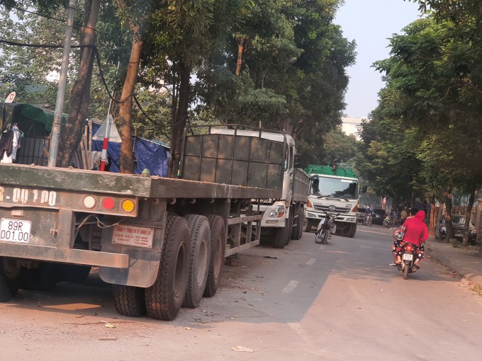 'Xẻ thịt' hàng nghìn m2 đất hành lang cao tốc làm bãi xe, nhà xưởng - Ảnh 6. 'Xẻ thịt' hàng nghìn m2 đất hành lang cao tốc làm bãi xe, nhà xưởng - Ảnh 6.