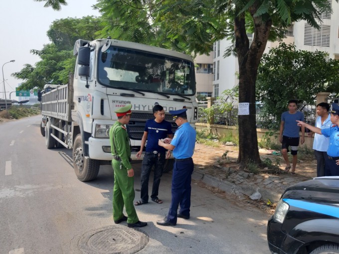 'Xẻ thịt' hàng nghìn m2 đất hành lang cao tốc làm bãi xe, nhà xưởng - Ảnh 8. 'Xẻ thịt' hàng nghìn m2 đất hành lang cao tốc làm bãi xe, nhà xưởng - Ảnh 8.