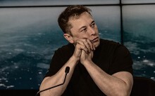 Ông chủ Tesla Elon Musk sở hữu toàn cổ phần, túng thiếu tiền mặt