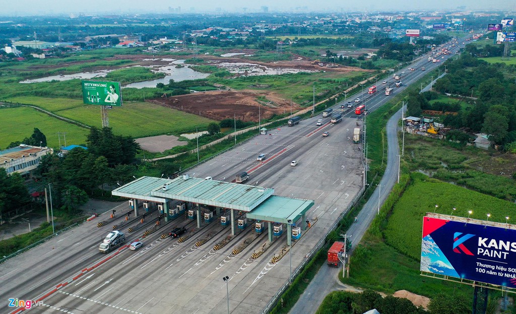 Cao tốc TP HCM - Trung Lương lộn xộn khi tạm dừng thu phí - Ảnh 1. Cao tốc TP HCM - Trung Lương lộn xộn khi tạm dừng thu phí - Ảnh 1.
