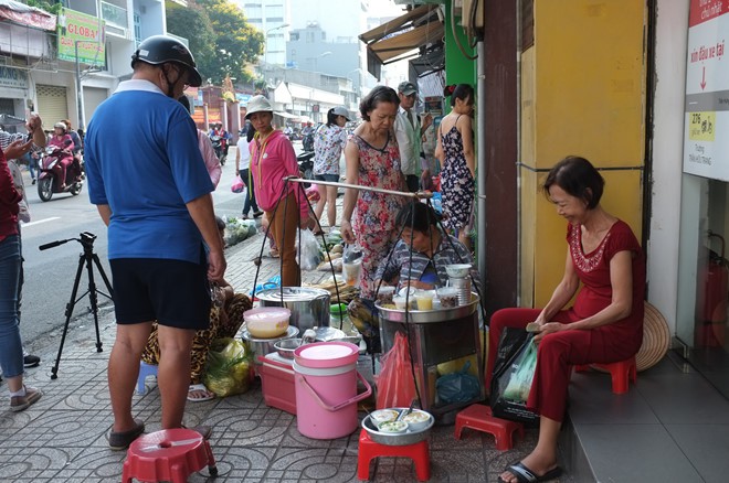 Gánh tàu hũ 30 năm của người mẹ xứ Quảng giữa Sài Gòn: Không ngon, con sẽ khổ - Ảnh 1.