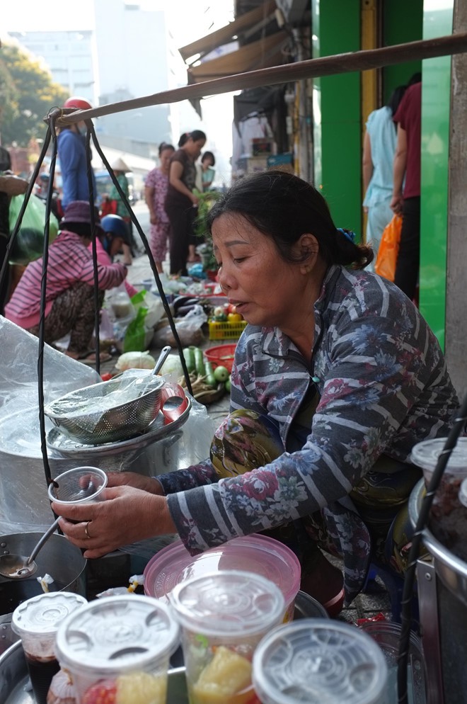 Gánh tàu hũ 30 năm của người mẹ xứ Quảng giữa Sài Gòn: Không ngon, con sẽ khổ - Ảnh 11.