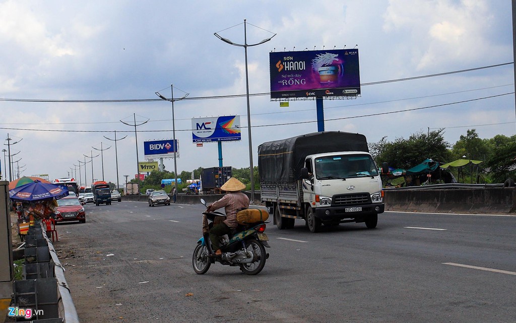 Cao tốc TP HCM - Trung Lương lộn xộn khi tạm dừng thu phí - Ảnh 7. Cao tốc TP HCM - Trung Lương lộn xộn khi tạm dừng thu phí - Ảnh 7.