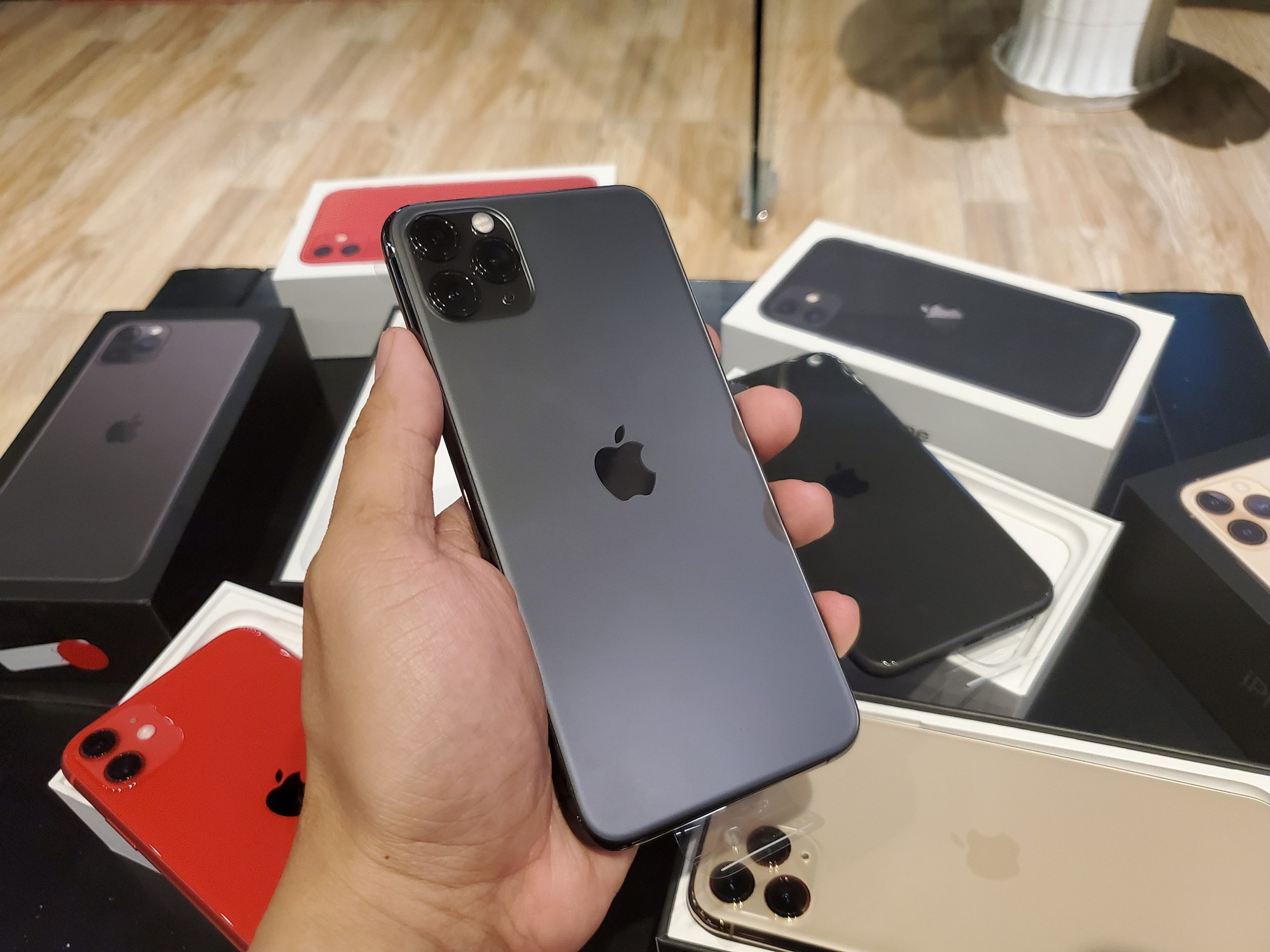 dien-thoai-giam-gia-tuan-nay-iphone-11-lock-ve-duoi-13-trieu-hang-quoc-te-hon-18-trieu-1 dien-thoai-giam-gia-tuan-nay-iphone-11-lock-ve-duoi-13-trieu-hang-quoc-te-hon-18-trieu-1