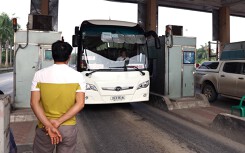 Loạt BOT bất cập chưa xử lí, nhiều trạm tự ý miễn phí cho xe không đúng qui định