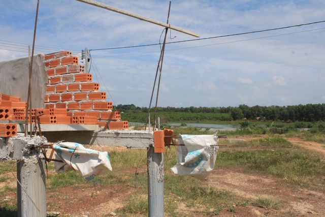 Trại heo 'khủng' đang thành hình gần nguồn cấp nước sạch cho TP HCM và Đồng Nai - Ảnh 2. Trại heo 'khủng' đang thành hình gần nguồn cấp nước sạch cho TP HCM và Đồng Nai - Ảnh 2.