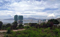 Nhiều dự án xây dựng trên núi Cô Tiên vẫn hối hả thi công sau lệnh tạm dừng