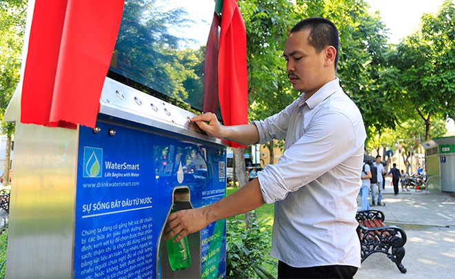 Hà Nội: Tiếp tục lắp đặt cây lọc nước uống miễn phí tại các điểm du lịch - Ảnh 1. Hà Nội: Tiếp tục lắp đặt cây lọc nước uống miễn phí tại các điểm du lịch - Ảnh 1.