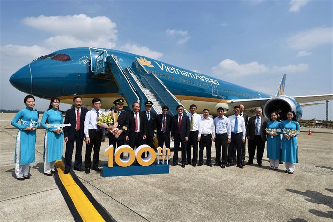 Phó Thủ tướng ngồi thử siêu máy bay, chiếc máy bay thứ 100 của Vietnam Airlines - Ảnh 6. Phó Thủ tướng ngồi thử siêu máy bay, chiếc máy bay thứ 100 của Vietnam Airlines - Ảnh 6.