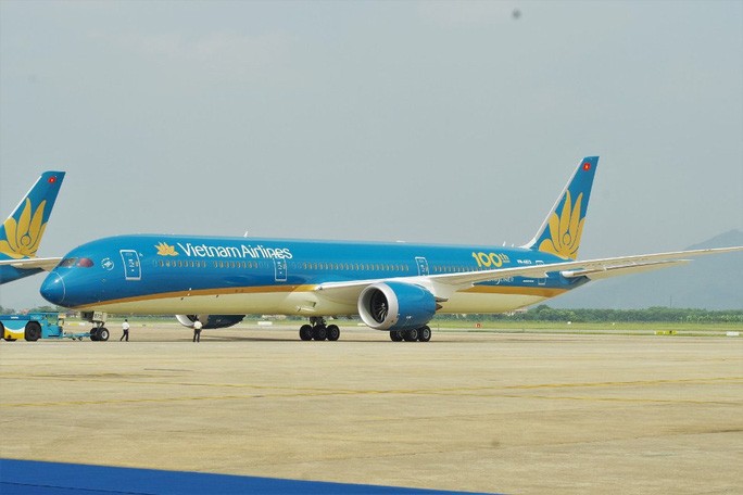 Phó Thủ tướng ngồi thử siêu máy bay, chiếc máy bay thứ 100 của Vietnam Airlines - Ảnh 9. Phó Thủ tướng ngồi thử siêu máy bay, chiếc máy bay thứ 100 của Vietnam Airlines - Ảnh 9.