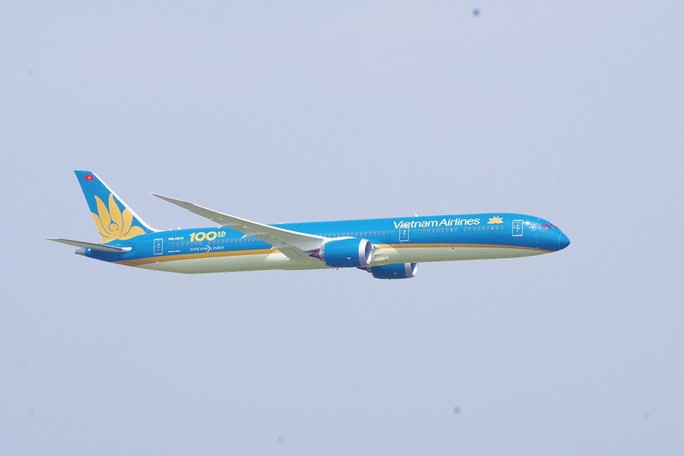 Phó Thủ tướng ngồi thử siêu máy bay, chiếc máy bay thứ 100 của Vietnam Airlines - Ảnh 11. Phó Thủ tướng ngồi thử siêu máy bay, chiếc máy bay thứ 100 của Vietnam Airlines - Ảnh 11.