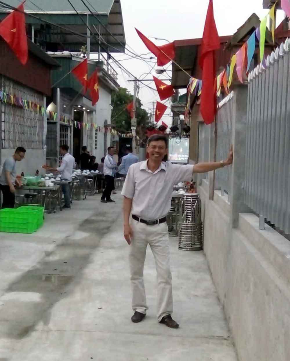 Người đàn ông Hà Nội hiến đất hàng trăm triệu xây đường - Ảnh 3. Người đàn ông Hà Nội hiến đất hàng trăm triệu xây đường - Ảnh 3.