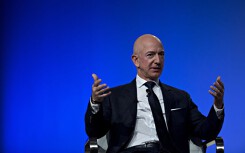 Vì sao Jeff Bezos đánh rơi danh hiệu người giàu nhất thế giới vào tay Bill Gates?