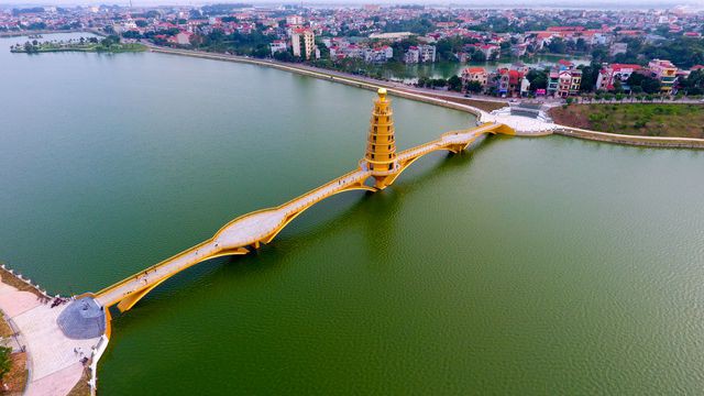 Toàn cảnh cây cầu đi bộ với kiến trúc tháp 7 tầng 'độc nhất vô nhị' tại Phú Thọ - Ảnh 2. Toàn cảnh cây cầu đi bộ với kiến trúc tháp 7 tầng 'độc nhất vô nhị' tại Phú Thọ - Ảnh 2.
