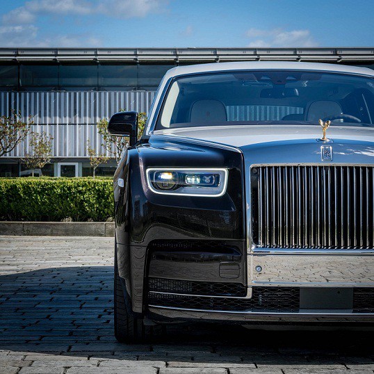 3 chiếc Rolls-Royce Phantom cao cấp nhất dành cho tỉ phú - Ảnh 4. 3 chiếc Rolls-Royce Phantom cao cấp nhất dành cho tỉ phú - Ảnh 4.