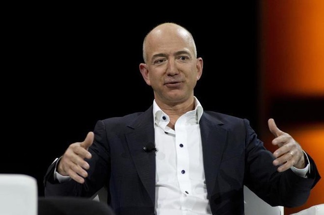 Những lần Bill Gates và Jeff Bezos mất ngôi giàu nhất thế giới - Ảnh 5. Những lần Bill Gates và Jeff Bezos mất ngôi giàu nhất thế giới - Ảnh 5.