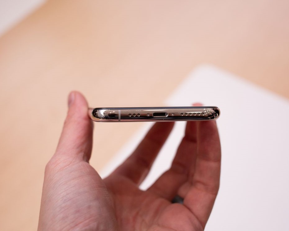 5-han-che-cua-iphone-11-khien-tong-thong-trump-phai-noi-doa-voi-apple-1