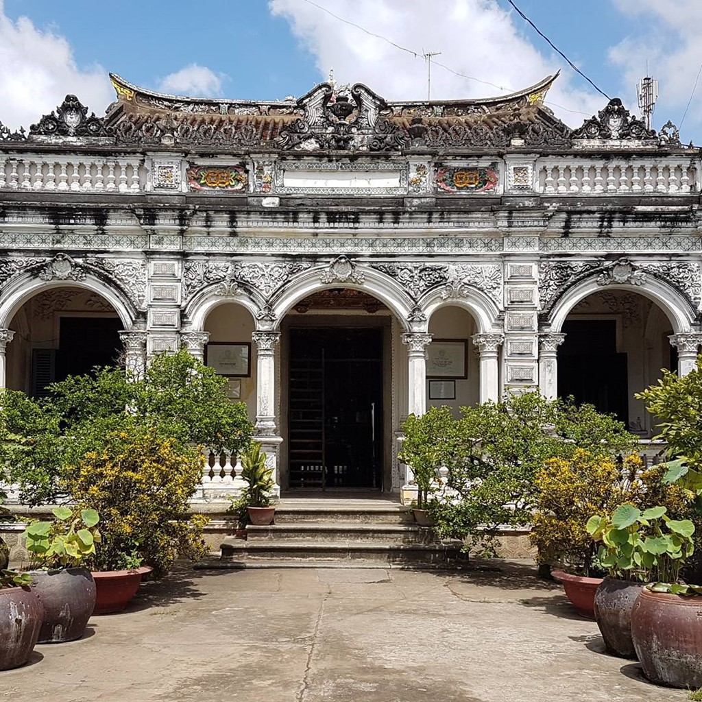 5 ngôi nhà cổ trăm tuổi ở miền Tây hút du khách check-in - Ảnh 2.