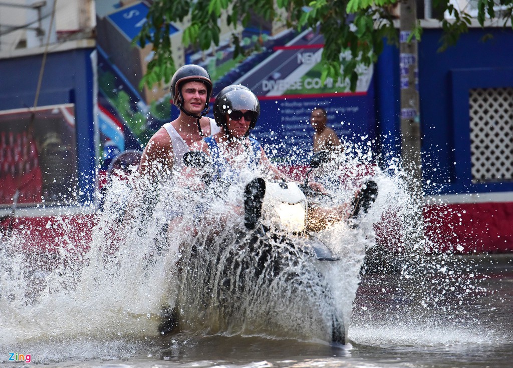 Khu Thảo Điền lại mênh mông nước vì triều cường - Ảnh 3. Khu Thảo Điền lại mênh mông nước vì triều cường - Ảnh 3.