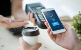 So gân ví điện tử và ngân hàng số: Chiến thắng thuộc về ai?