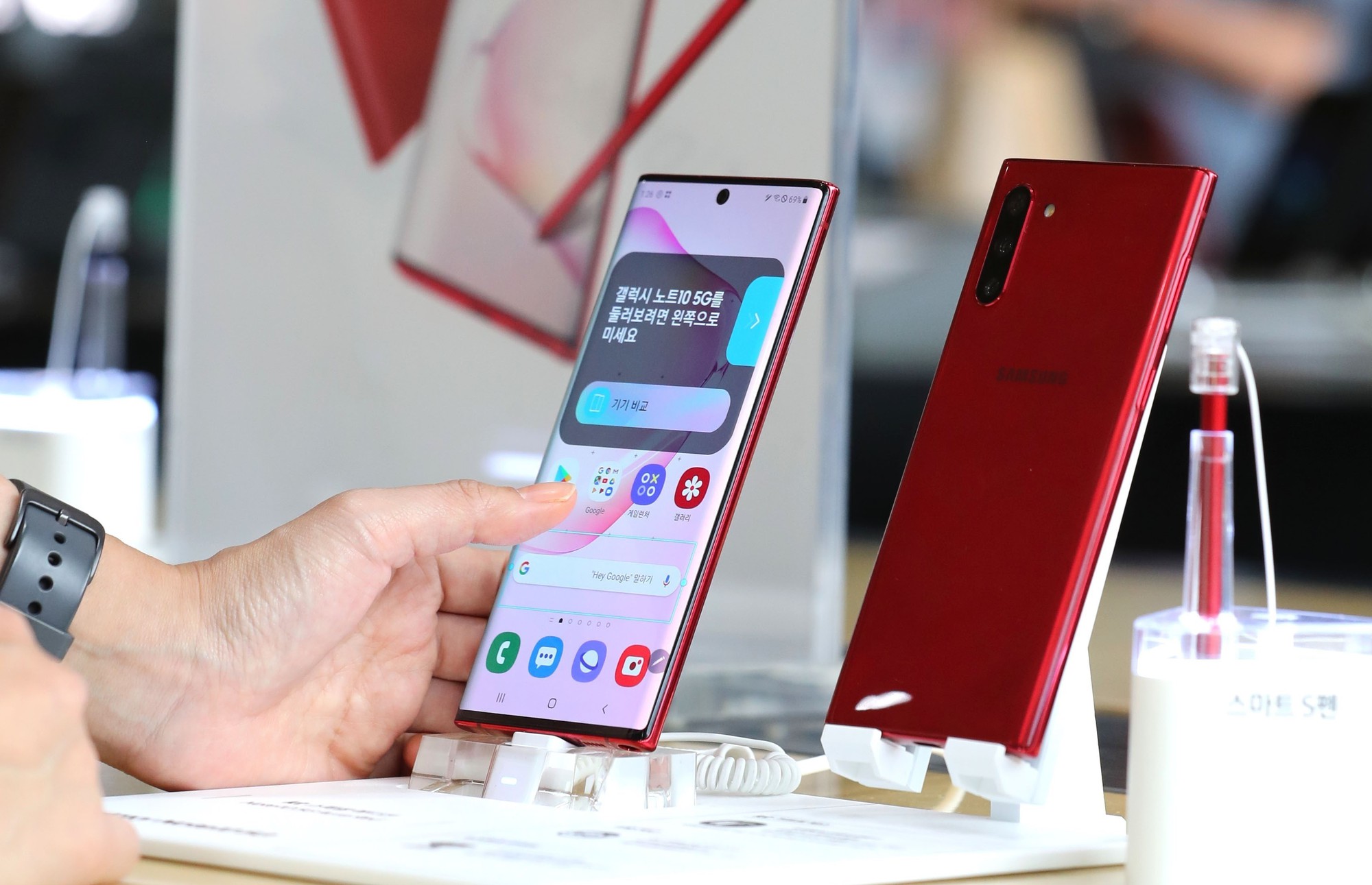 nhieu-ngan-hang-lon-canh-bao-khach-hang-ve-loi-bao-mat-van-tay-cua-samsung-galaxy-s10-galaxy-note-10 nhieu-ngan-hang-lon-canh-bao-khach-hang-ve-loi-bao-mat-van-tay-cua-samsung-galaxy-s10-galaxy-note-10