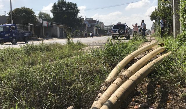 Quảng Ngãi: Quốc lộ 1A, 3 năm thi công, 6 lần gia hạn vẫn nham nhở chắp vá - Ảnh 3. Quảng Ngãi: Quốc lộ 1A, 3 năm thi công, 6 lần gia hạn vẫn nham nhở chắp vá - Ảnh 3.