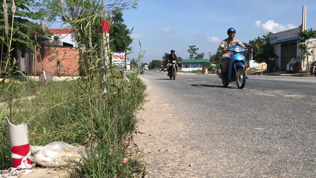 Quảng Ngãi: Quốc lộ 1A, 3 năm thi công, 6 lần gia hạn vẫn nham nhở chắp vá - Ảnh 5. Quảng Ngãi: Quốc lộ 1A, 3 năm thi công, 6 lần gia hạn vẫn nham nhở chắp vá - Ảnh 5.