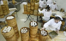 Nhà hàng ở Trung Quốc vật lộn với chuyện tăng giá thức ăn vì khủng hoảng thịt heo