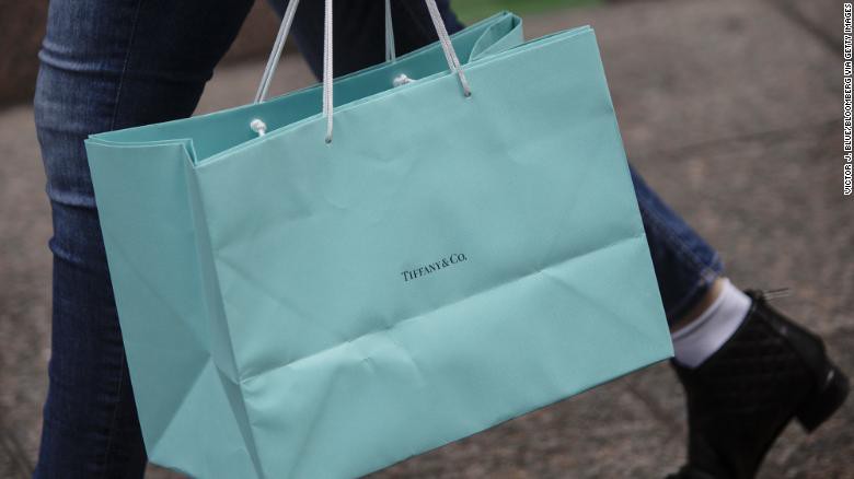 Chu-so-huu-Luis-Vuitton-muon-thau-tom-Tiffany-voi-gia-14-5-ti-USD-1