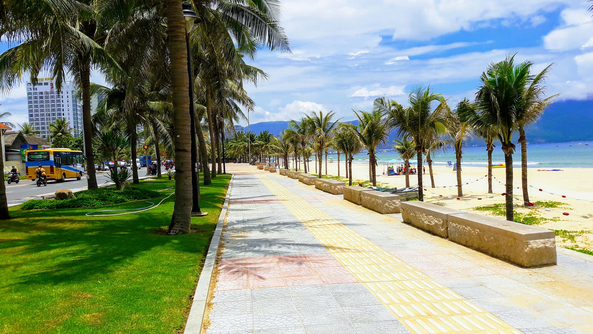 ven bien my khe da nang