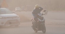 Biết trước ô nhiễm không khí, sao không phát cảnh báo mà đợi tới 3 tuần?