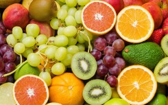 Giá cả thị trường hôm nay 3/10: Nho đen Mỹ tại VinMart chỉ 100.000 đồng/kg