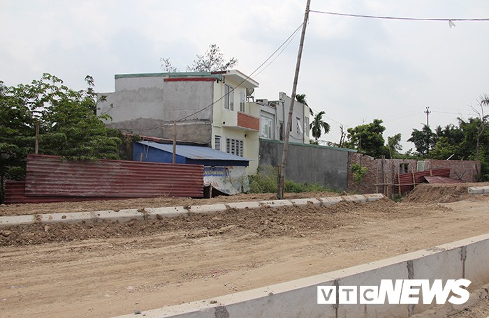 Xã hội đen vác dao kiếm đi chiếm đất đai: Chủ tịch TP Hải Phòng yêu cầu xử lí nghiêm - Ảnh 1. Xã hội đen vác dao kiếm đi chiếm đất đai: Chủ tịch TP Hải Phòng yêu cầu xử lí nghiêm - Ảnh 1.